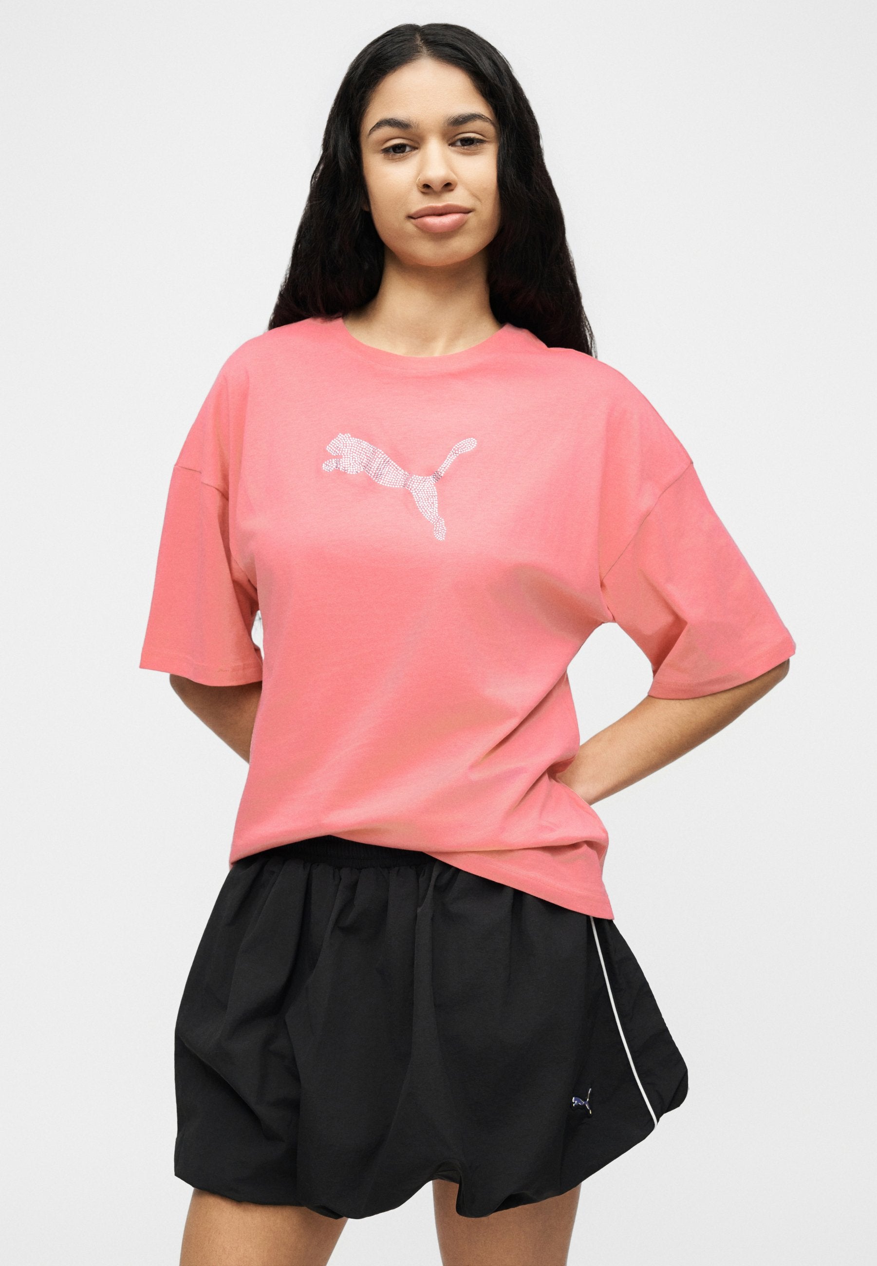 Puma ESS GRAPHICS LEO LUXE BEDAZZLED TEE