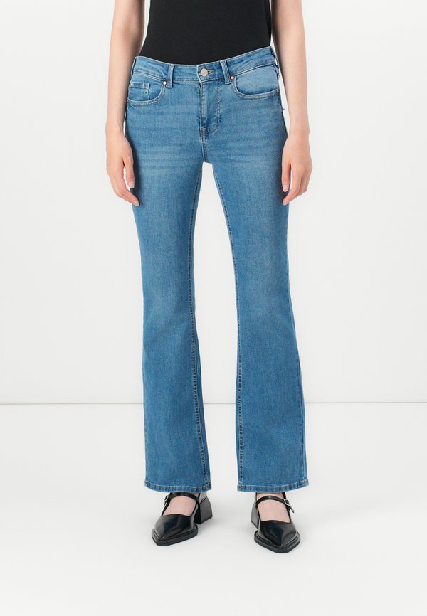 Vero Moda Flared fit VMFLASH Mid rise - Bootcut jeans - medium blue denim