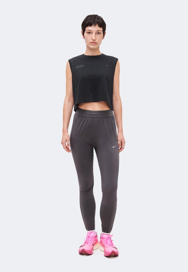 Nike Performance SWIFT