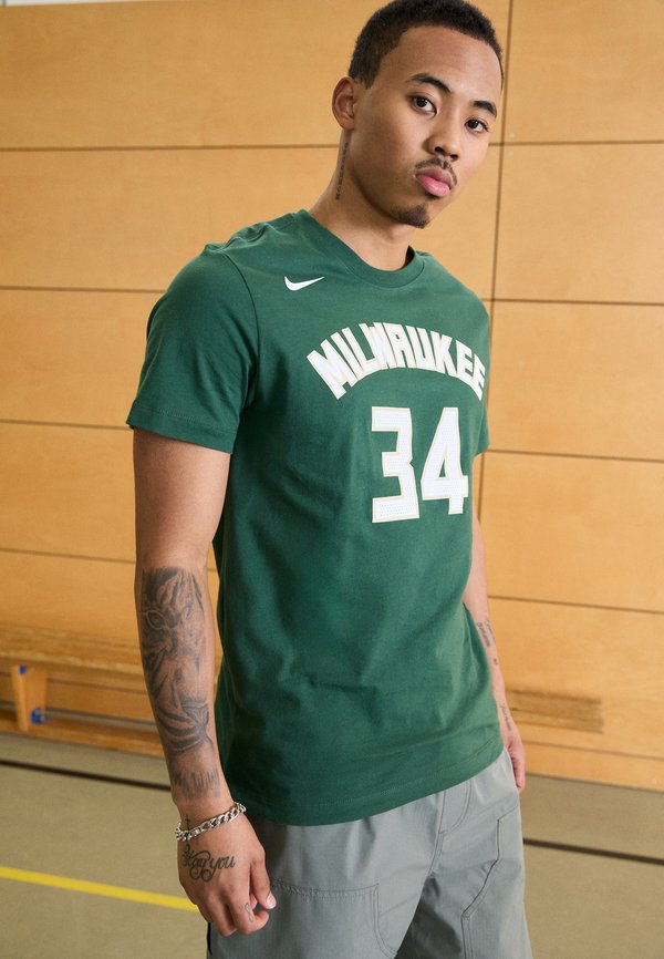 Nike Performance NBA GIANNIS ANTETOKOUNMPO MILWAUKEE BUCKS NAME AND NUMBER TEE - Print T-shirt - fir/antetokounmpo