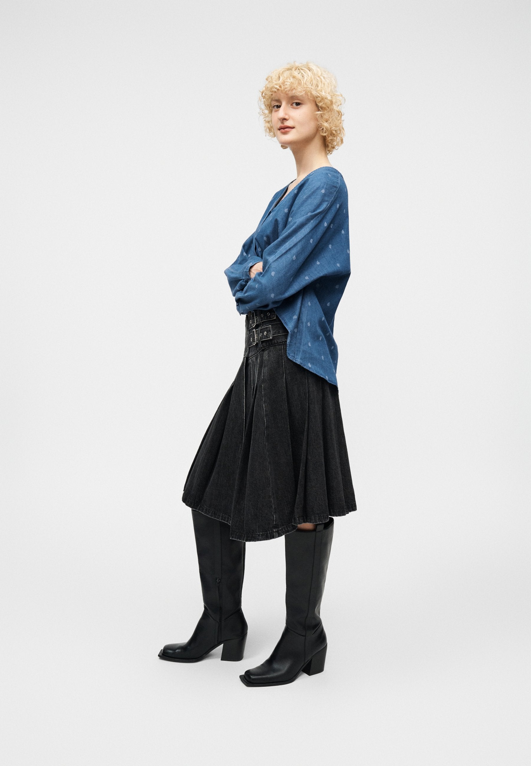 ONLNOVA AZURE SHORT KNOT SHIRT Media 5