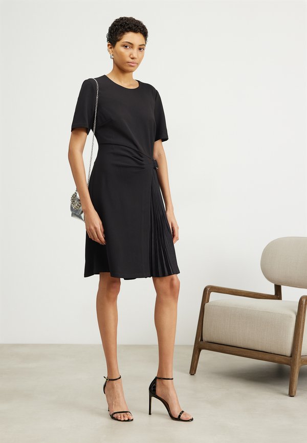 DKNY JEWEL NECK