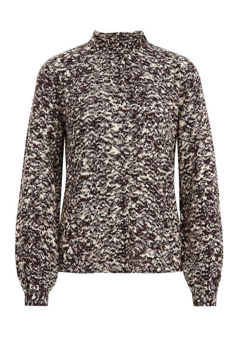 Langärmliger Pullover mit Mock-Neck, schwarz-weißem abstrakten Strickmuster und gerippten Bündchen.
