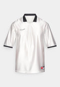 Weißes Kurzarm-Trikot mit schwarzem Kragen und Ärmelakzenten. Hergestellt aus glänzendem Stoff mit einem kleinen schwarzen Nike-Logo auf der Brust.