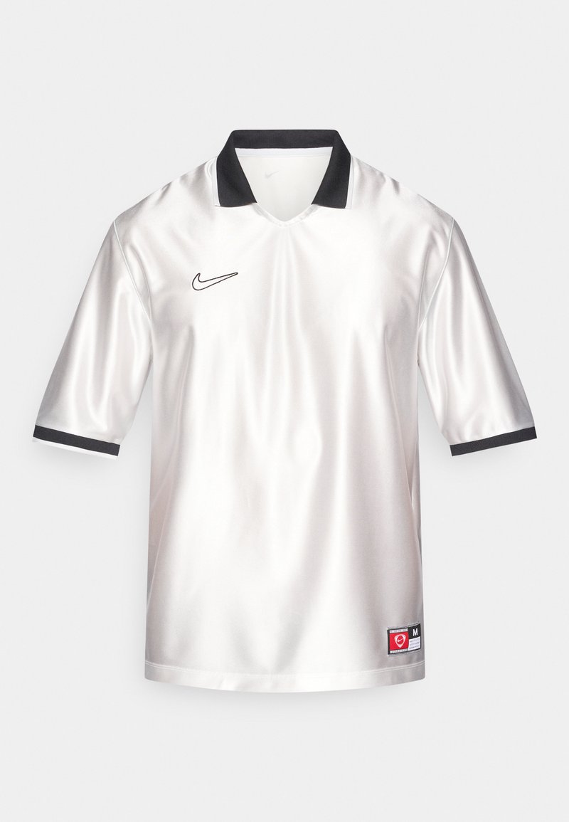 Weißes Kurzarm-Trikot mit schwarzem Kragen und Ärmelakzenten. Hergestellt aus glänzendem Stoff mit einem kleinen schwarzen Nike-Logo auf der Brust.