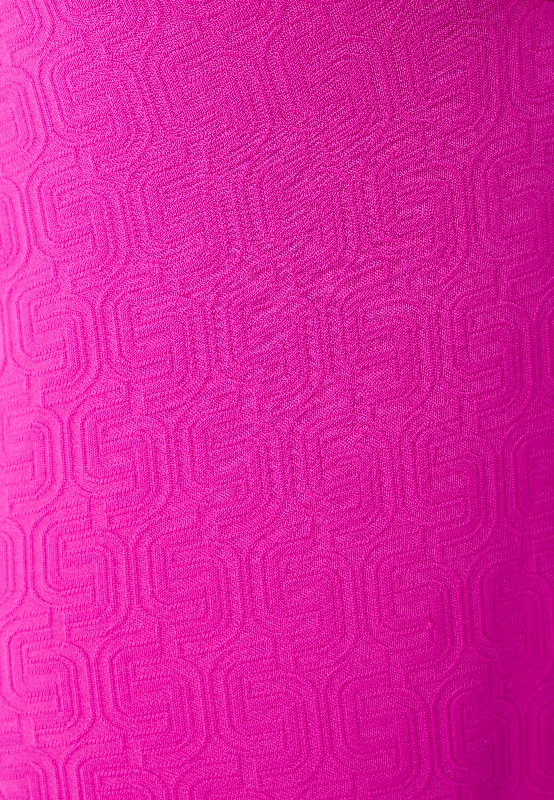 COVERING UNDERWIRED SWIMSUIT Media 3