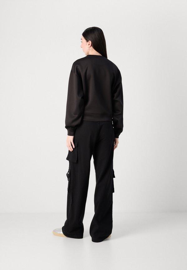 DKNY EMPIRE BUILDING COVERSATIONAL