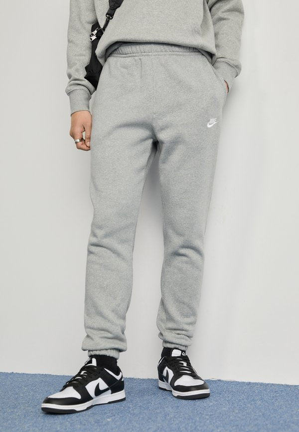 Nike Sportswear SPORTSWEAR CLUB FLEECE - Tracksuit bottoms - dark grey heather