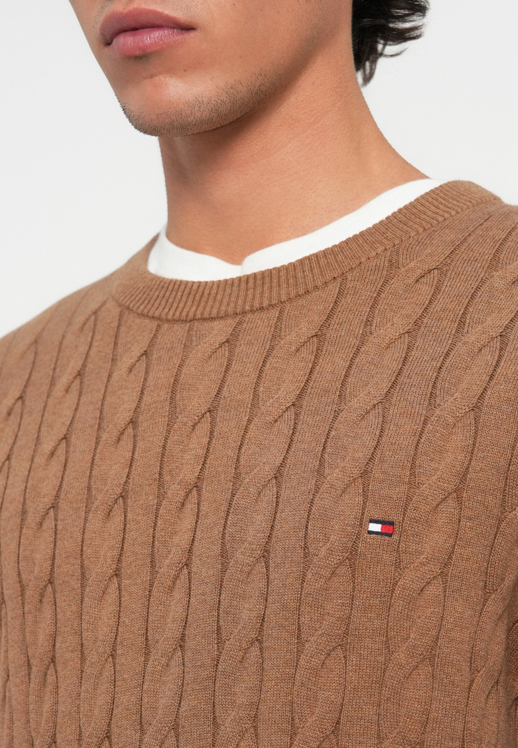 CLASSIC CABLE CREW NECK  ELEVATED ESSENTIALS Media 6