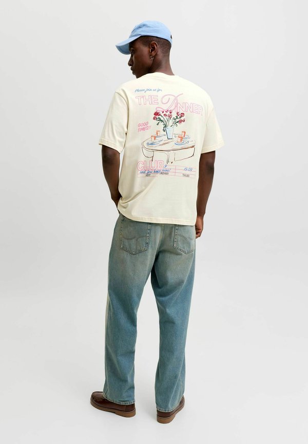 Jack & Jones JORSKETCH TEE SS CREW NECK TG - Print T-shirt - antique white
