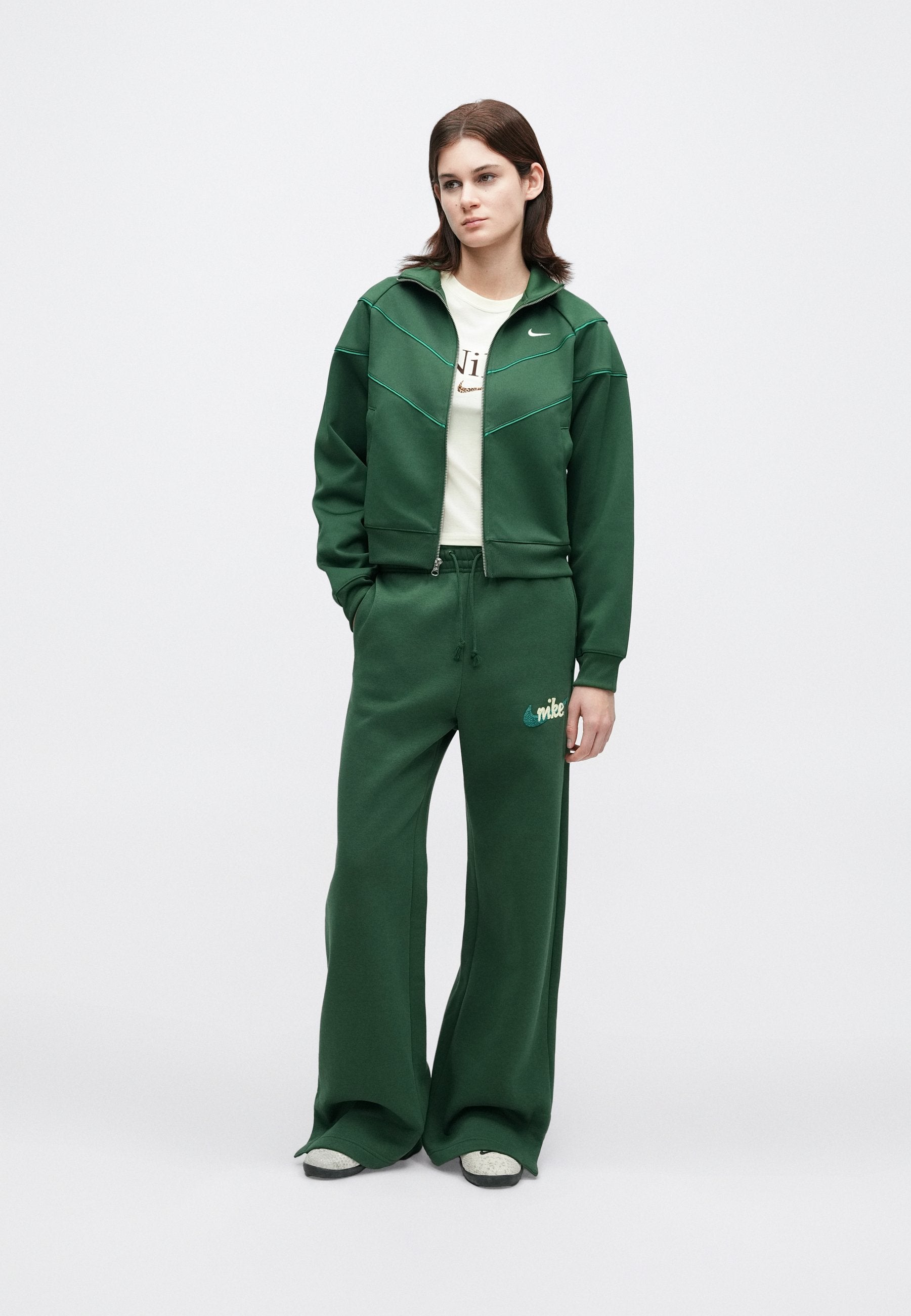 Nike Sportswear LOGO