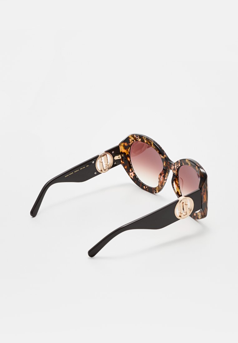 MARC JACOBS