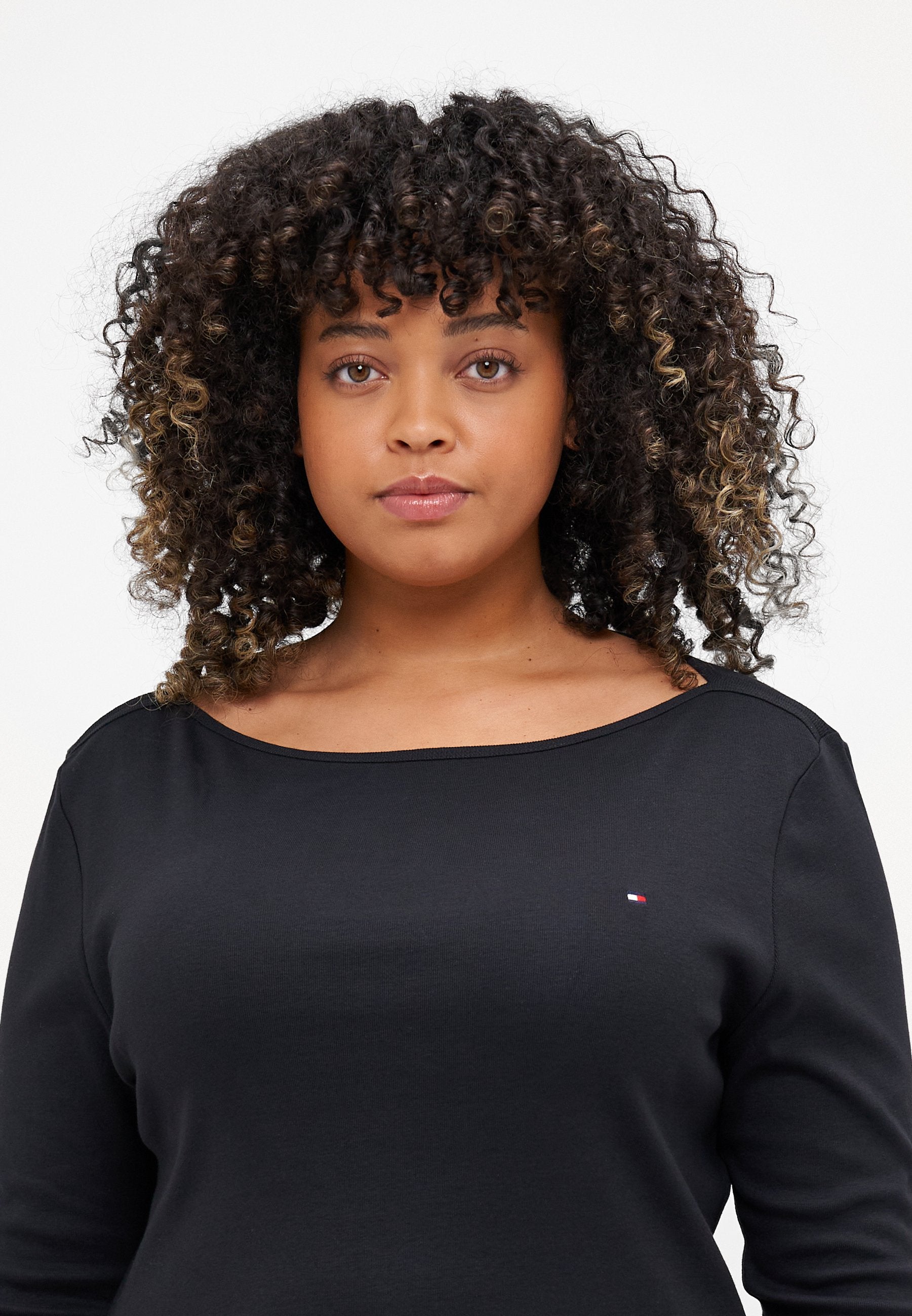 CURVE BOAT NECK THREE-QUARTER SLEEVE T-SHIRT Media 5