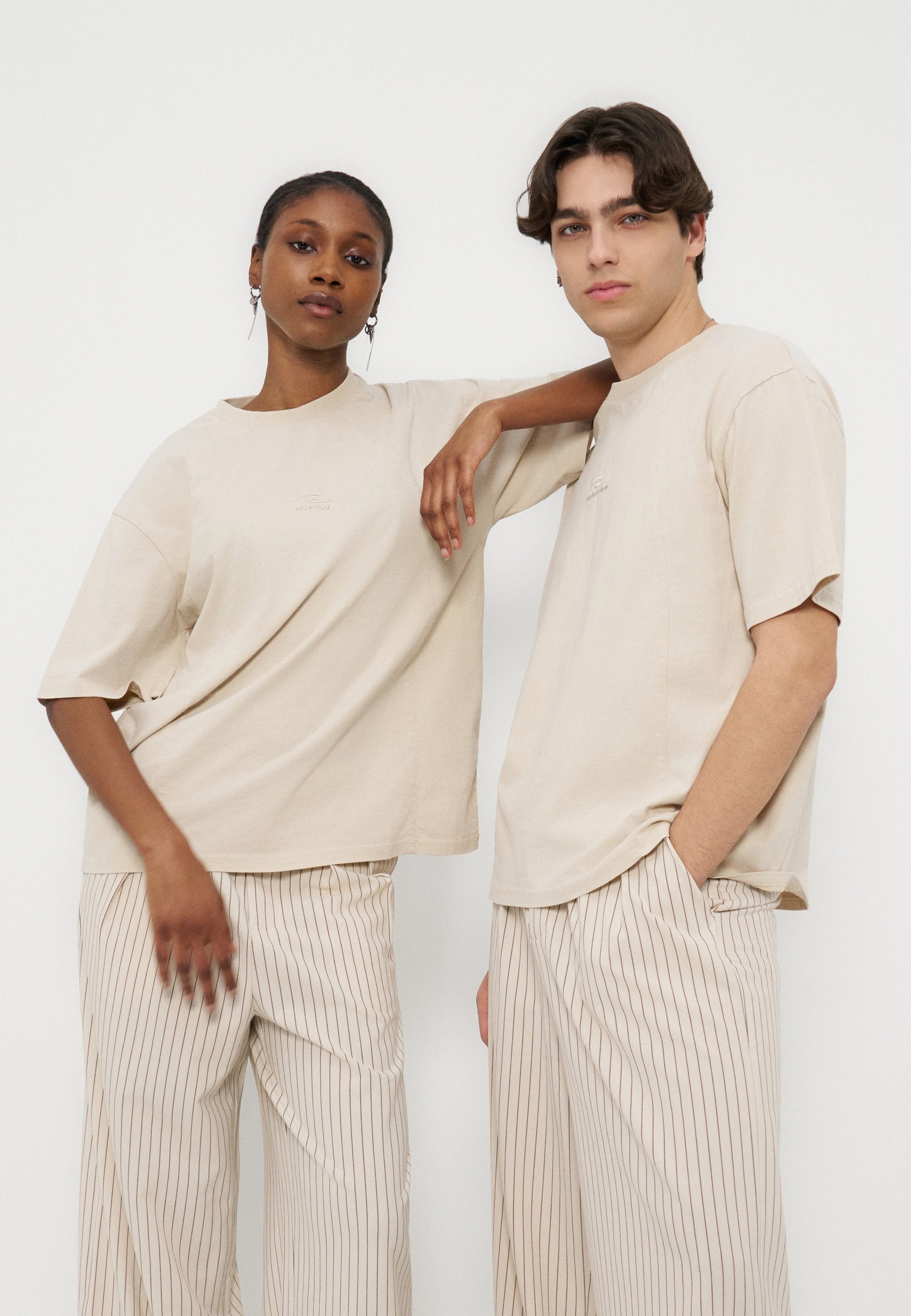 YOURTURN OVERSIZED FIT WITH SEAMS AND EMBRO