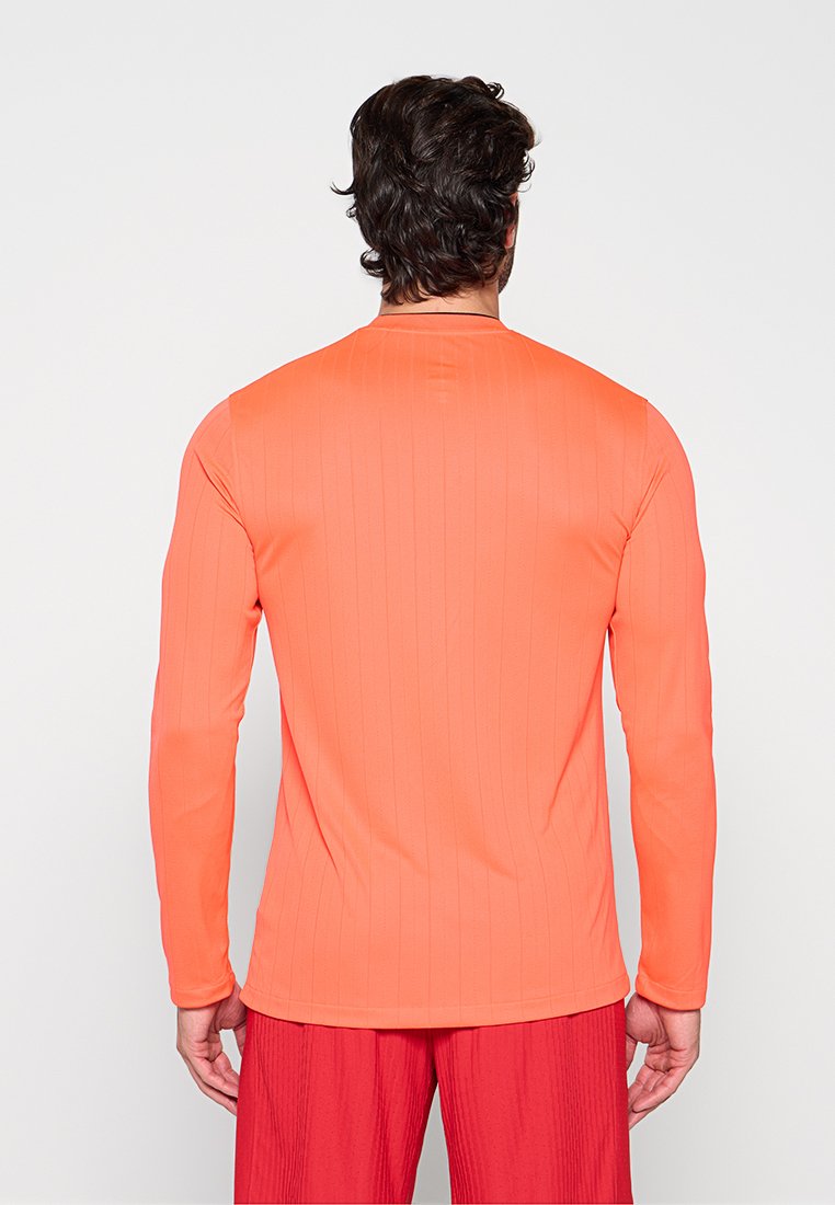 Nike Performance