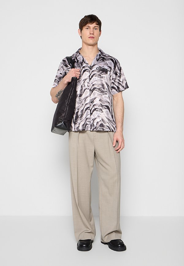 Carlo Colucci OVERSIZE FIT