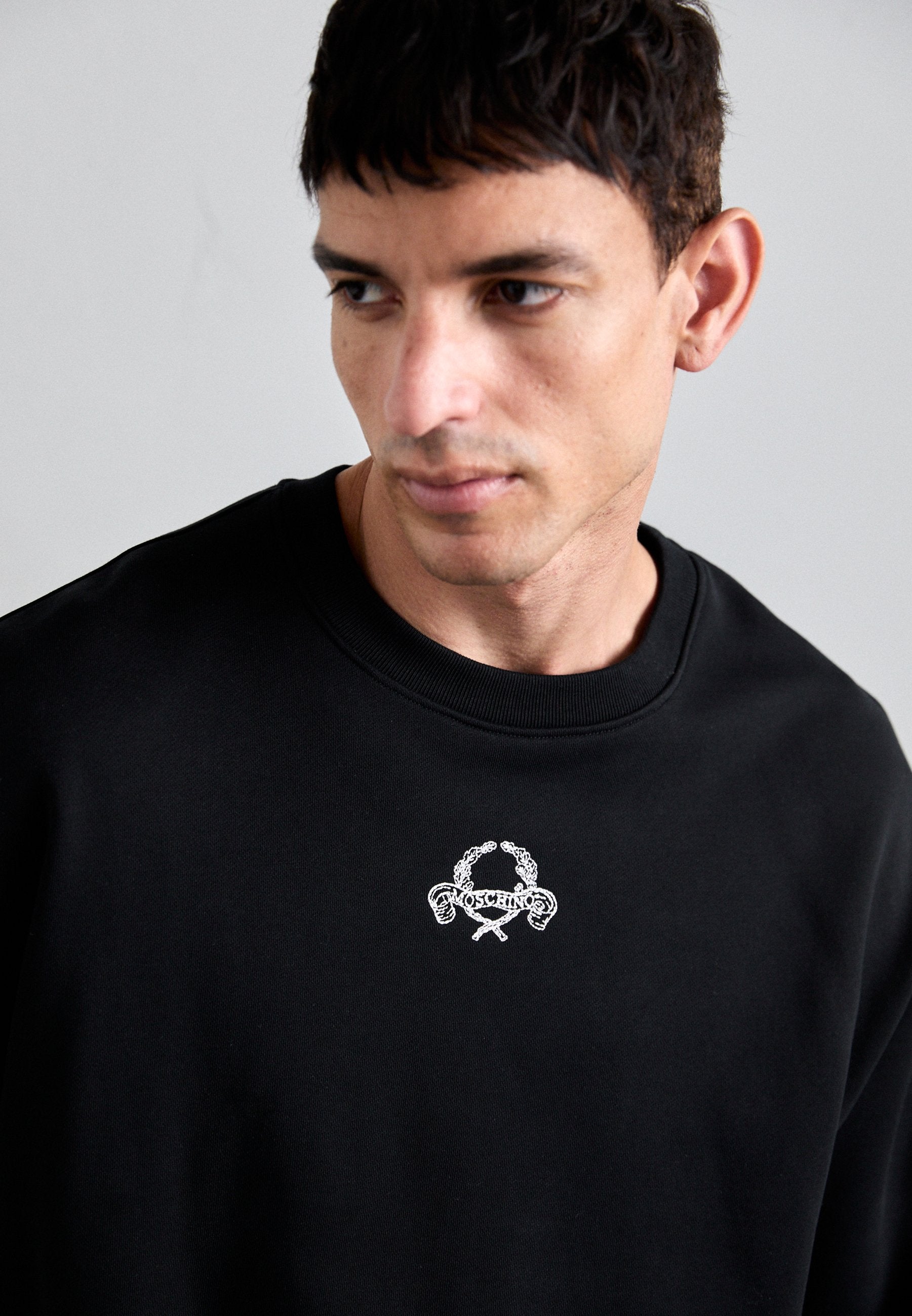 MOSCHINO LAUREL CROWN LOGO