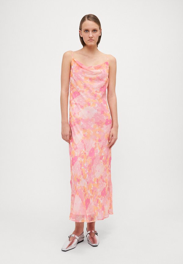 Vero Moda Tall VMSMILLA 7/8 WATERFALL DRESS