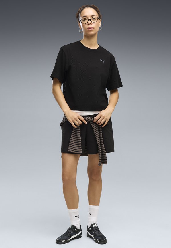 Puma ESSENTIALS ELEVATED RELAXED T-SHIRT - Basic T-shirt - black