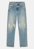Hellblaue Jeans aus Denim mit geradem Bein. Enthält Abnutzungen und ausgefranste Löcher an den Knien. Klassisches Fünf-Taschen-Design.