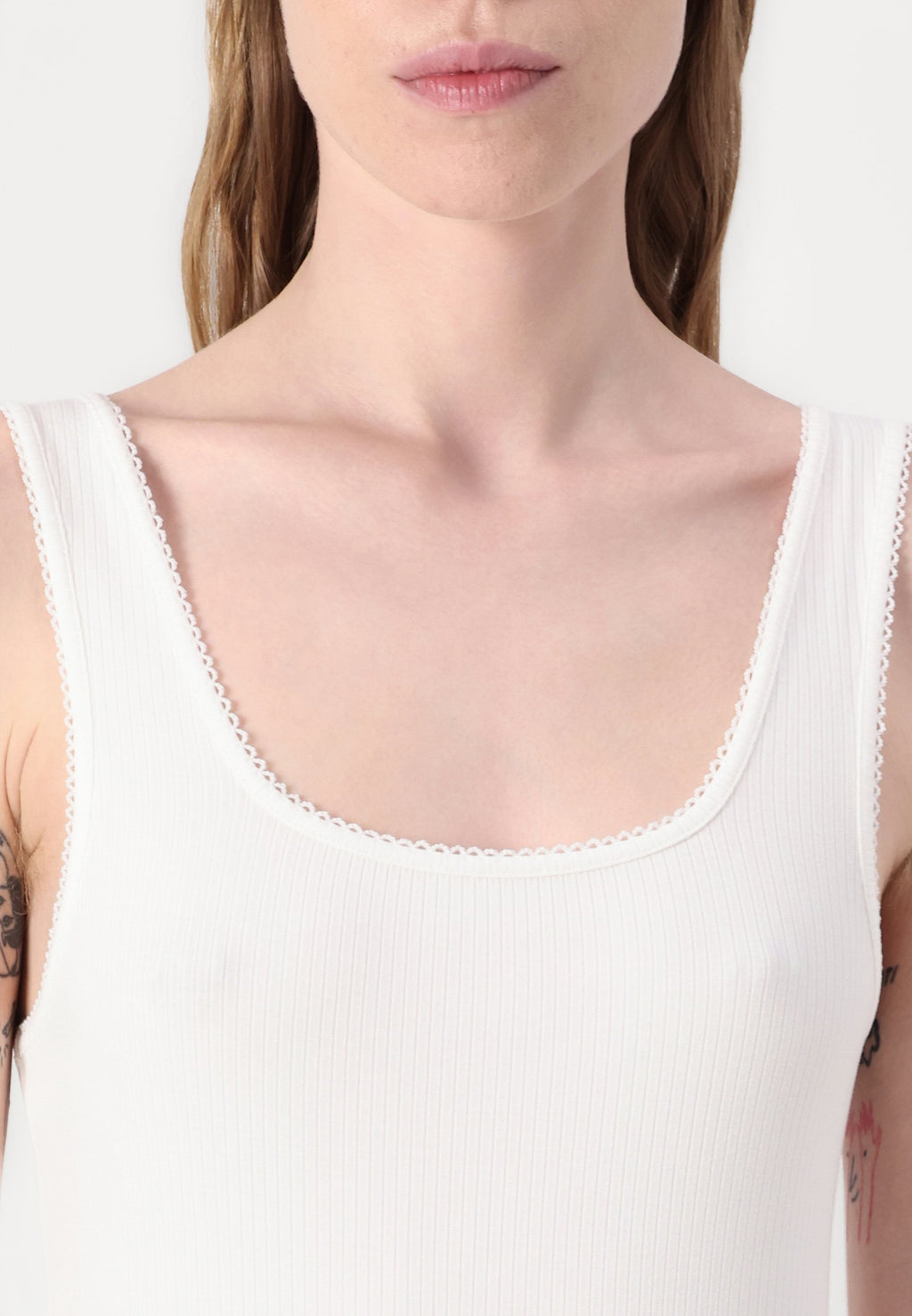 SLIM SQUARE TANK Media 6