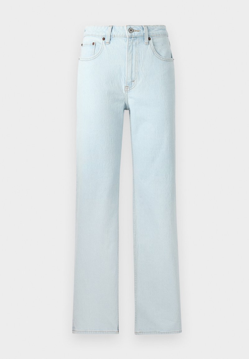 Hellblaue Jeans aus Denim mit geradem Bein-Design, die fünf Taschen, Gürtelschlaufen und einen Knopfverschluss an der Taille aufweisen.