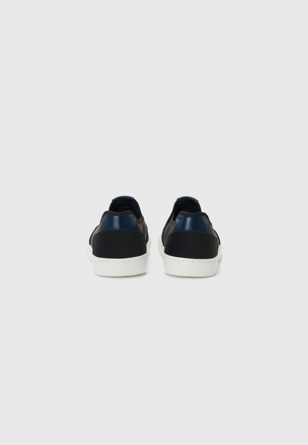 Pier One by Zalando