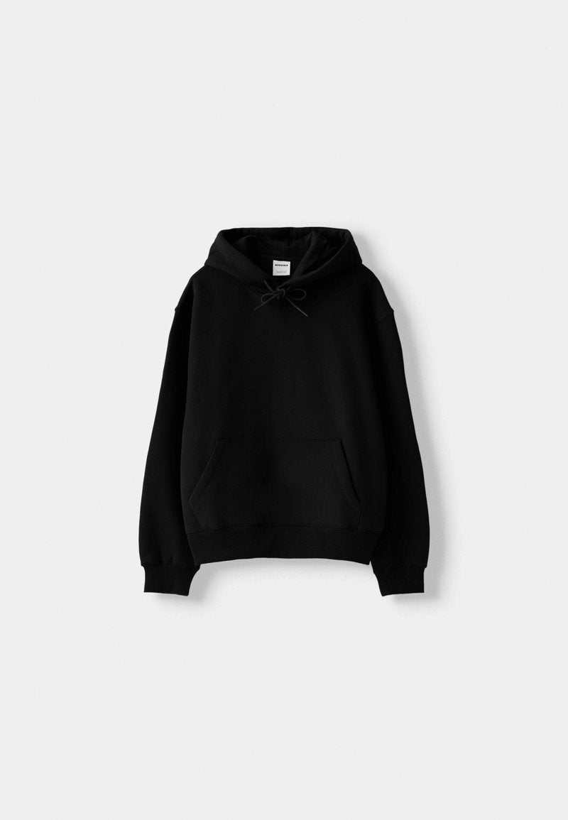 Schwarzer Hoodie aus Baumwollmischung, mit einer Fronttasche, verstellbarem Kordelzug an der Kapuze sowie gerippten Bündchen und Saum.