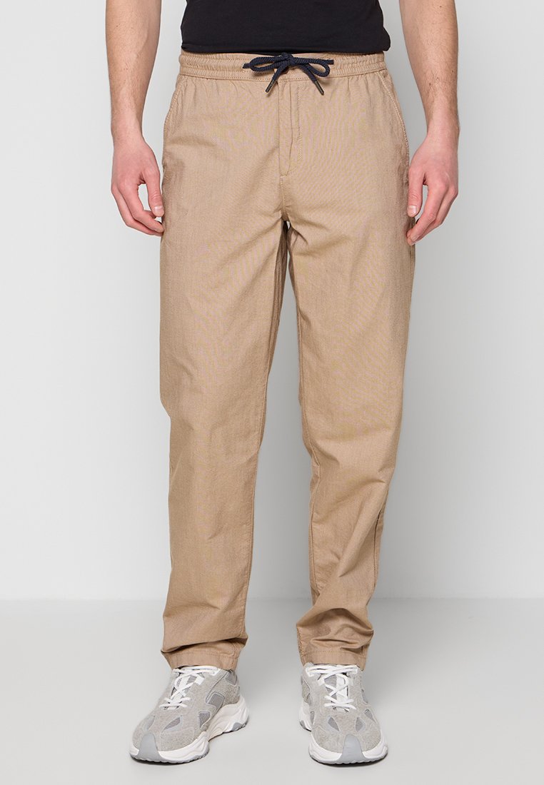REGULAR FIT Media 1