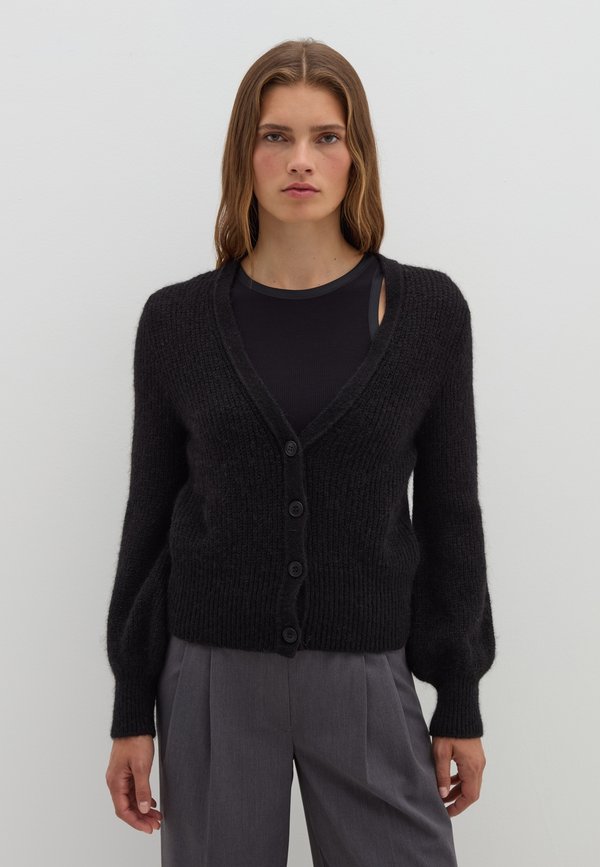 Stefanel WITH V NECK