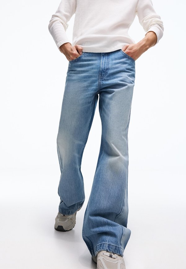 Bershka Bootcut jeans - light blue