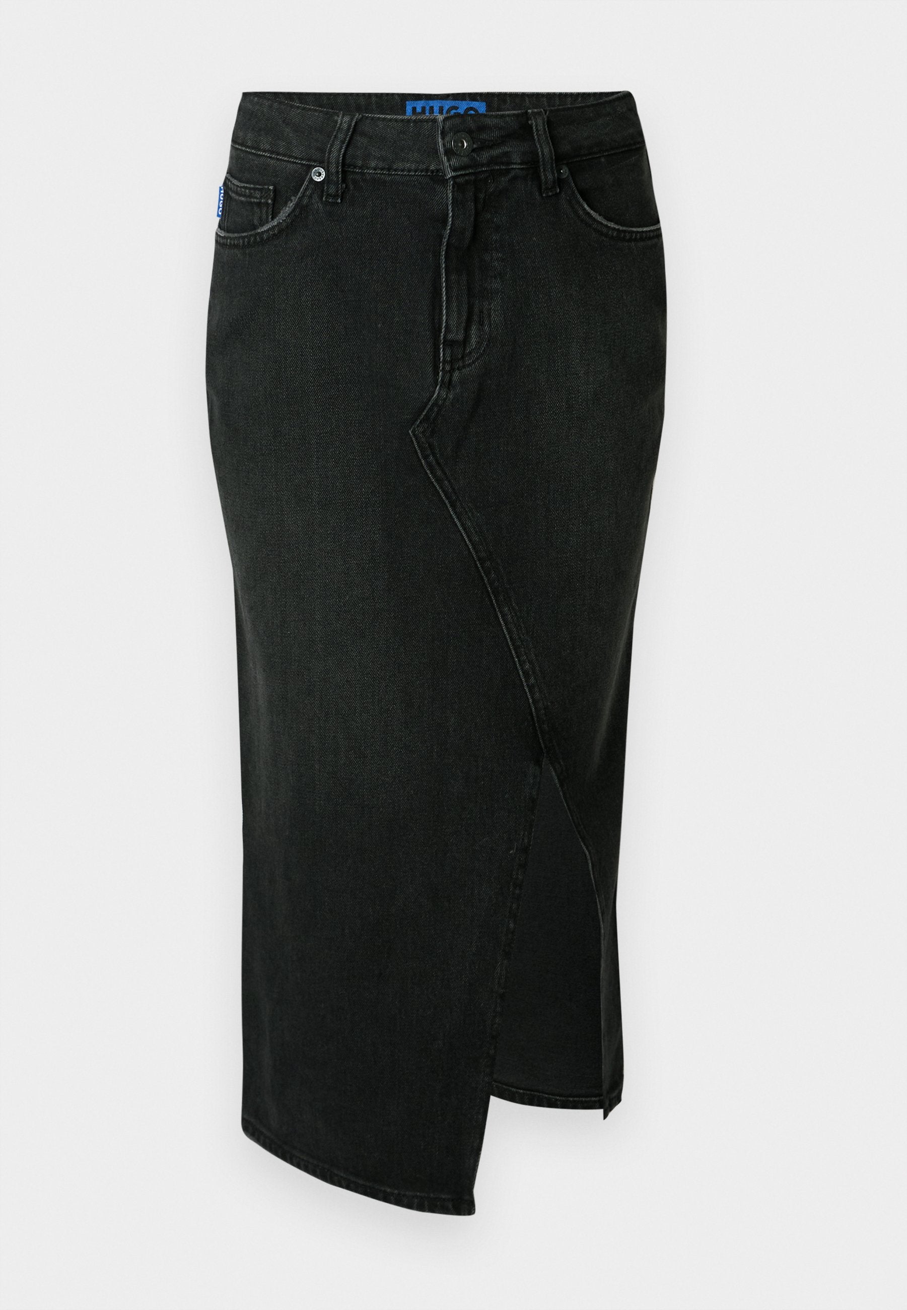 Schwarzer Jeansrock mit hoher Taille, Frontschlitz-Design und klassischem Fünf-Taschen-Stil. Mit einem Markenzeichen-Patch am Bund.