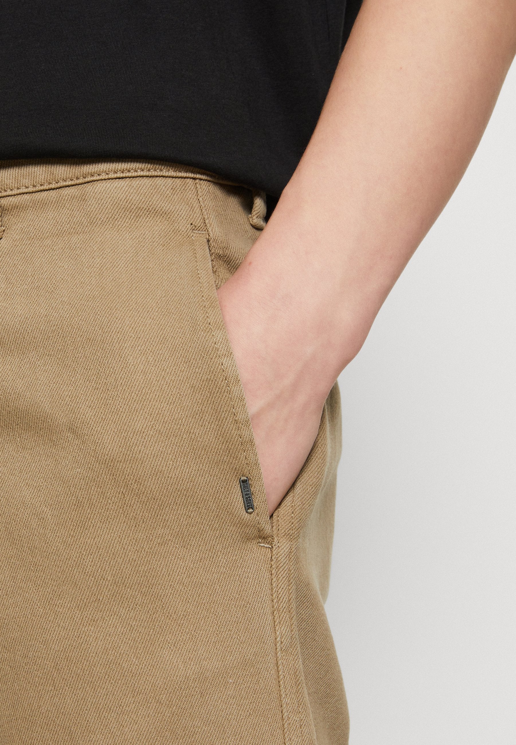 ONSAVI PANT Media 5