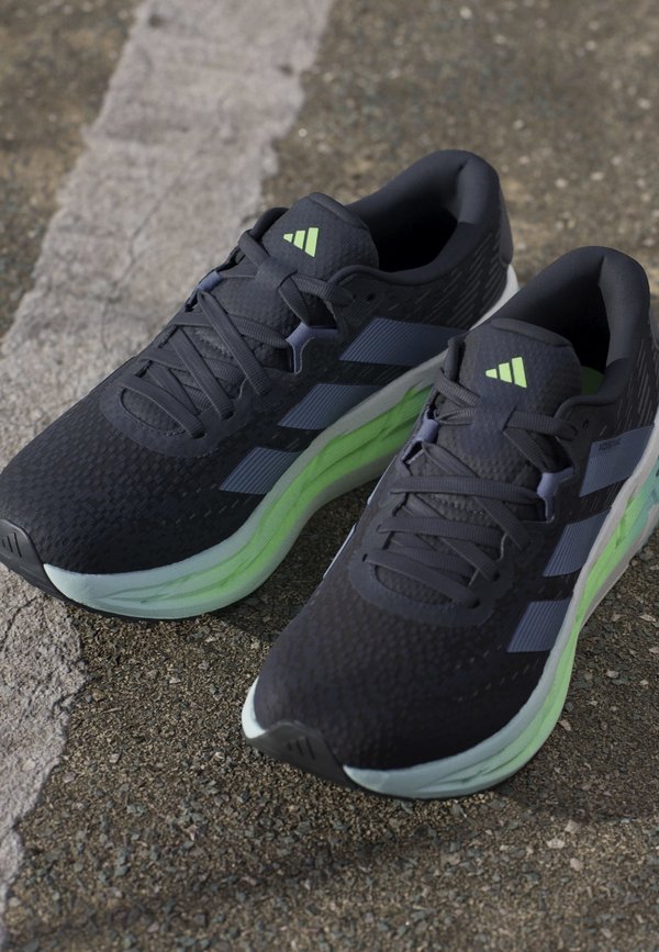 adidas Performance ADISTAR 4