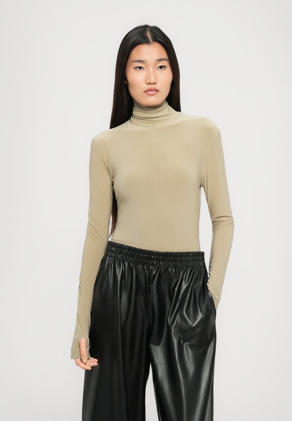Norma Kamali LONG SLEEVE TURTLE