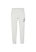 Weiße Baumwoll-Sweatpants mit elastischem Bund und Bündchen an den Knöcheln. Auf der Seite ist in Schwarz ein Text aufgedruckt: "Die Zukunftsgesellschaft."