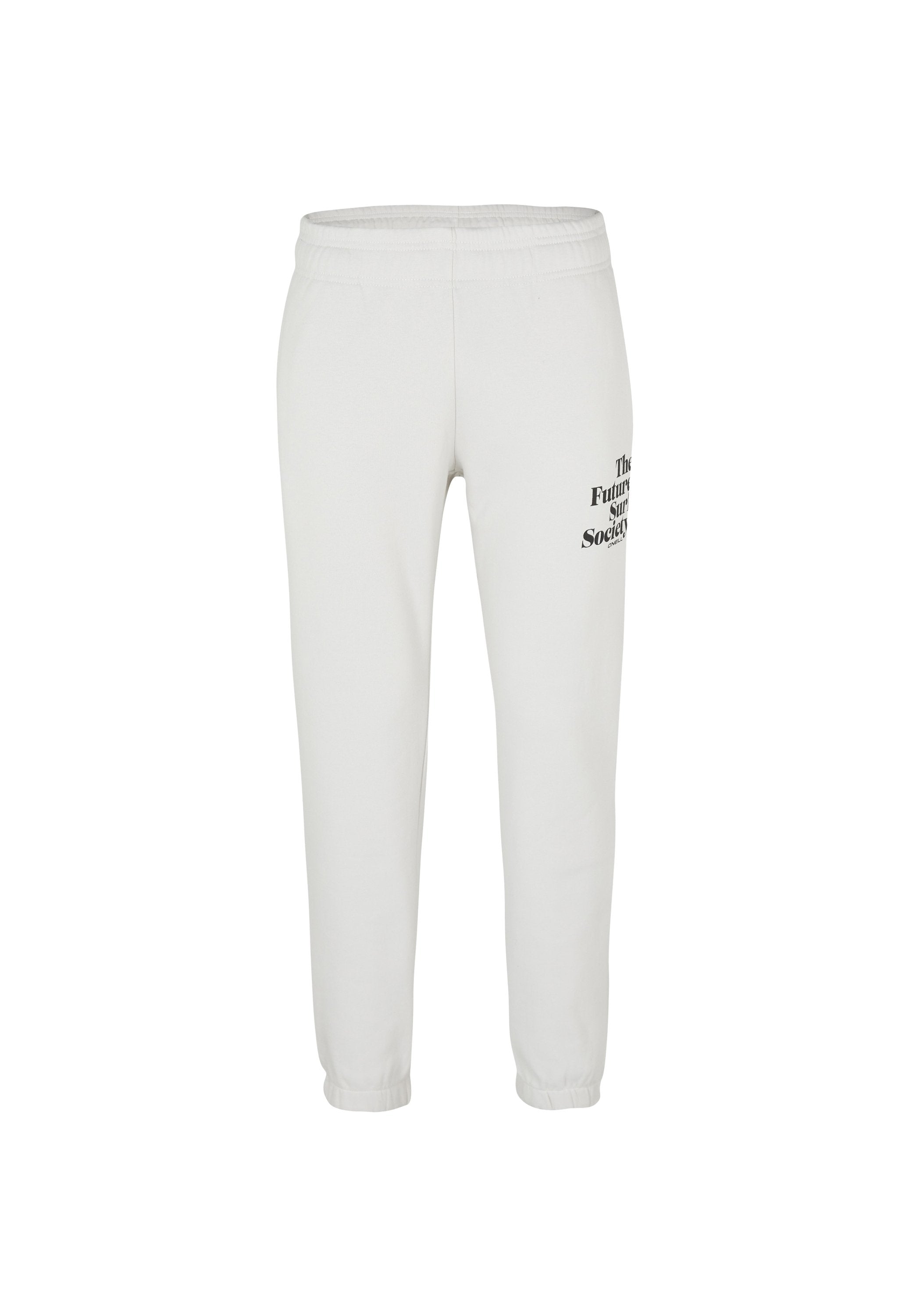 Weiße Baumwoll-Sweatpants mit elastischem Bund und Bündchen an den Knöcheln. Auf der Seite ist in Schwarz ein Text aufgedruckt: "Die Zukunftsgesellschaft."