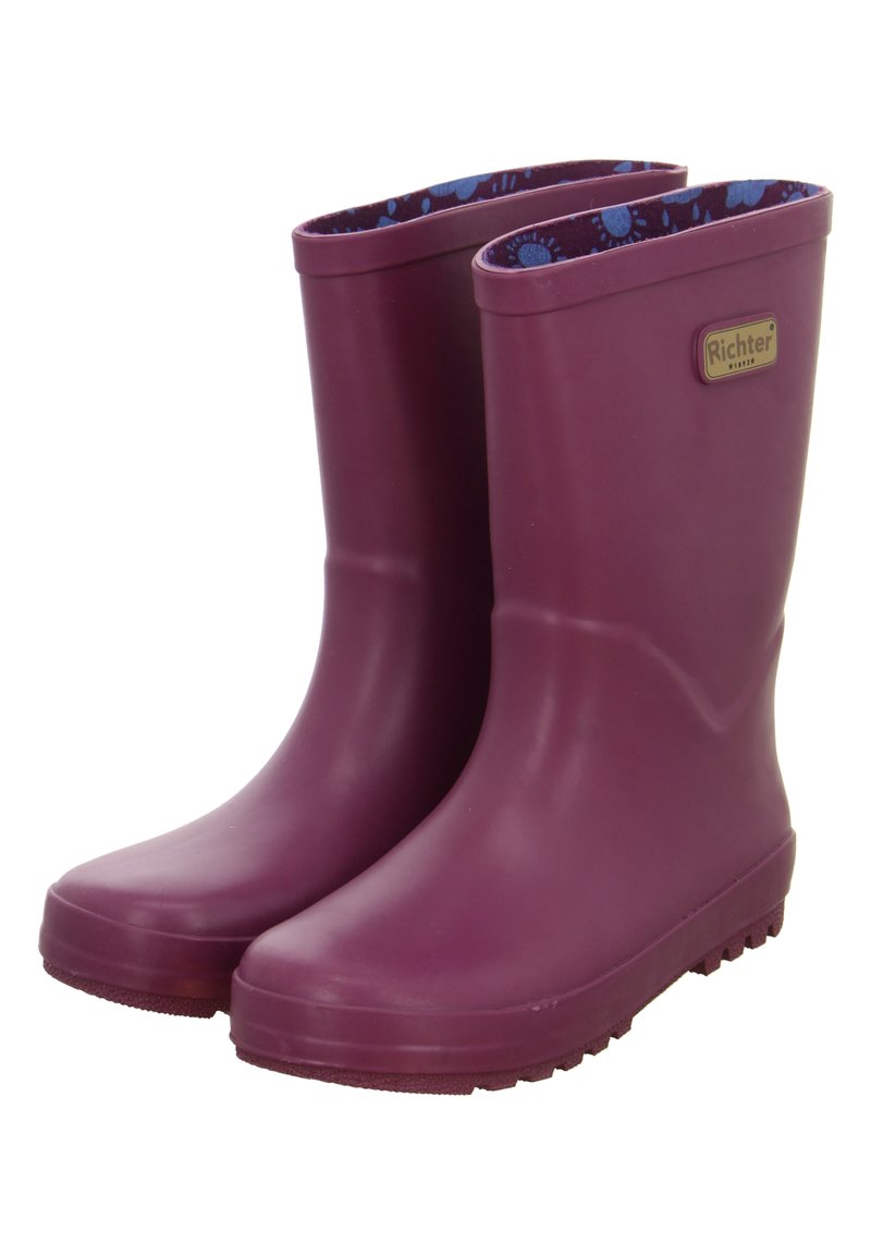 Lila Gummistiefel mit glatter Oberfläche, niedrig geschnitten und mit strukturierten Sohlen; innen mit einem blauen Blumenmuster gefüttert.
