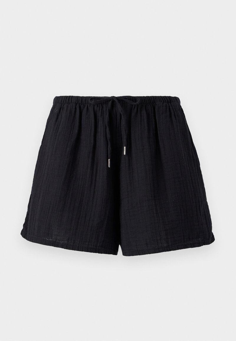 Schwarze Baumwollshorts mit einer strukturierten, gekräuselten Oberfläche. Verfügt über einen elastischen Bund und eine verstellbare Kordel für Komfort und guten Sitz.