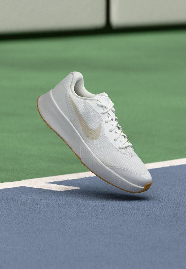 Nike Performance VAPOR LITE 3 HC - Multicourt tennis shoes - white/light orewood brown/summit white