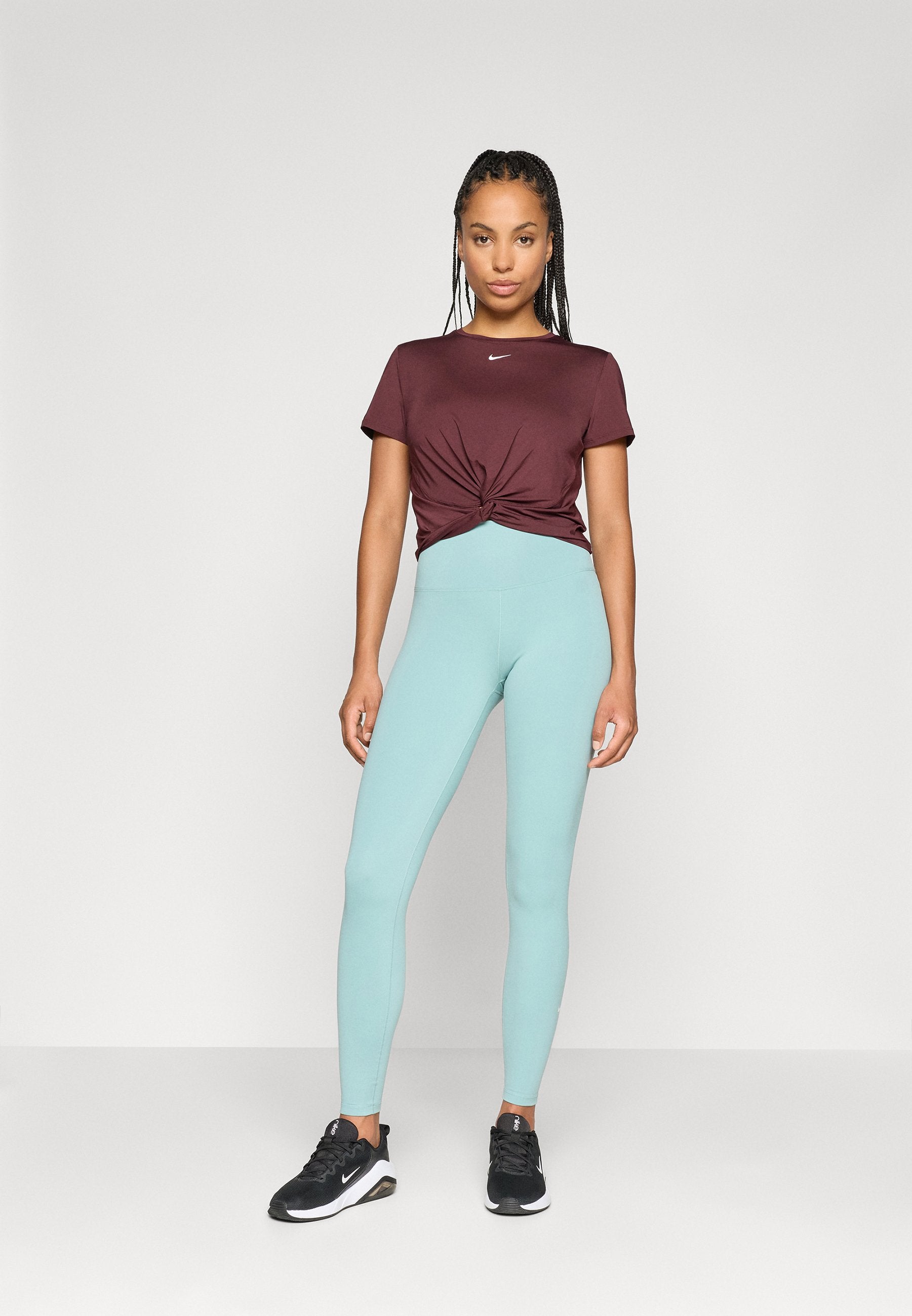 Nike Performance ONE