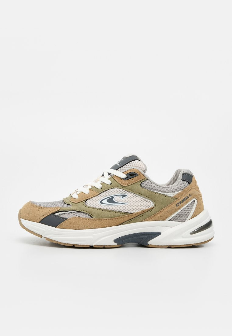 Herren Sneaker aus beige, olivgrünem und grauem Mesh mit weißen Schnürsenkeln, gepolsterter Sohle und O’Neill-Logo an der Seite und Ferse.