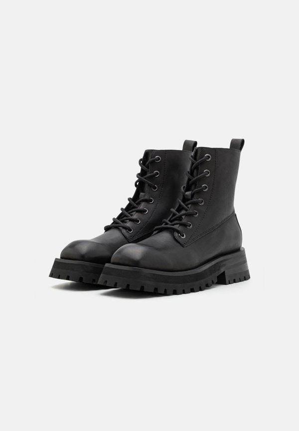 DKNY FARREN COMBAT BOOT