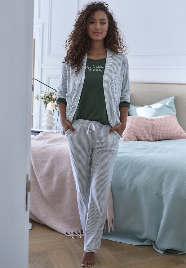 s.Oliver PYJAMAOBERTEIL - Pyjama top - dunkelgrün