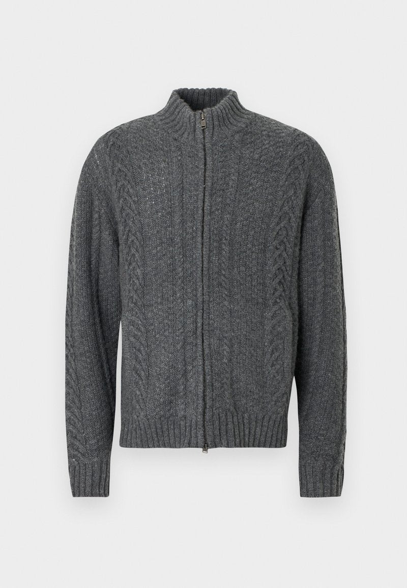 Dunkelgrauer Pullover mit Reißverschluss und hohem Kragen. Verfügt über ein strukturiertes Strickmuster sowie gerippte Bündchen und Saum. Hergestellt aus dickem, warmem Material.