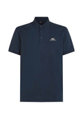 Marineblaues Poloshirt aus Baumwolle mit Kragen, kurzen Ärmeln und einem dezenten, links auf der Brust gestickten Logo.