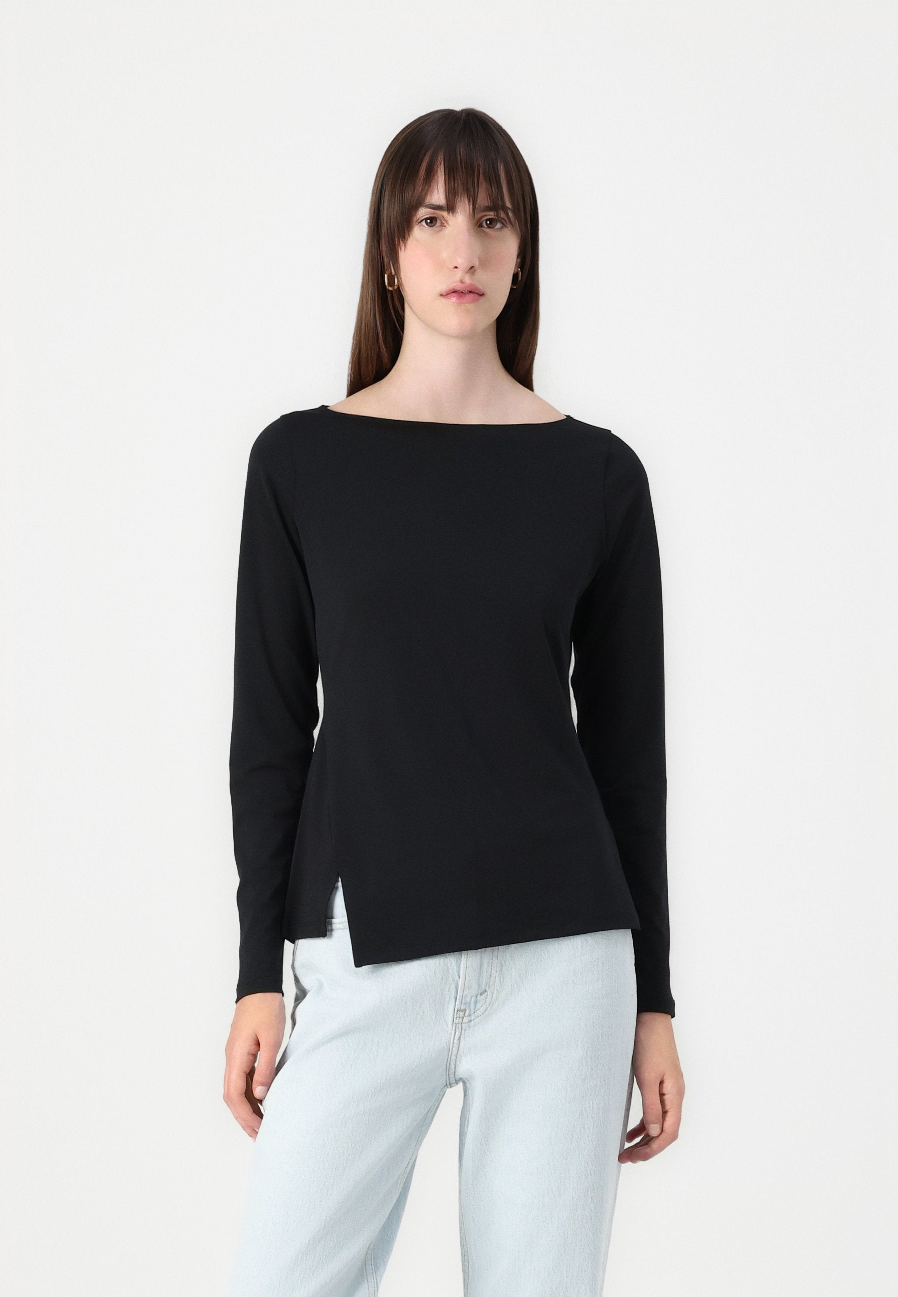 Abercrombie & Fitch Long-Sleeve Asymmetrical Hem Slash Top