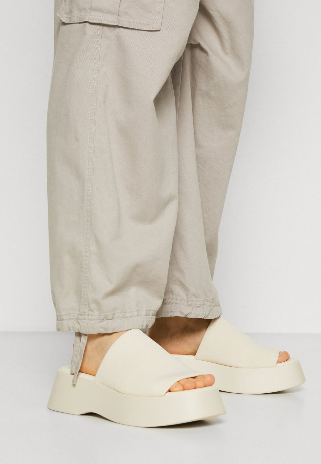 Abercrombie & Fitch TIE WAIST BAGGY PANT