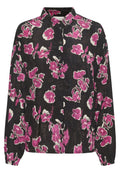 Blumenbluse mit schwarzem Hintergrund, die rosa und weiße Blumen zeigt. Lange Ärmel, Knopfverschluss vorne und ein klassisches Kragen-Design.