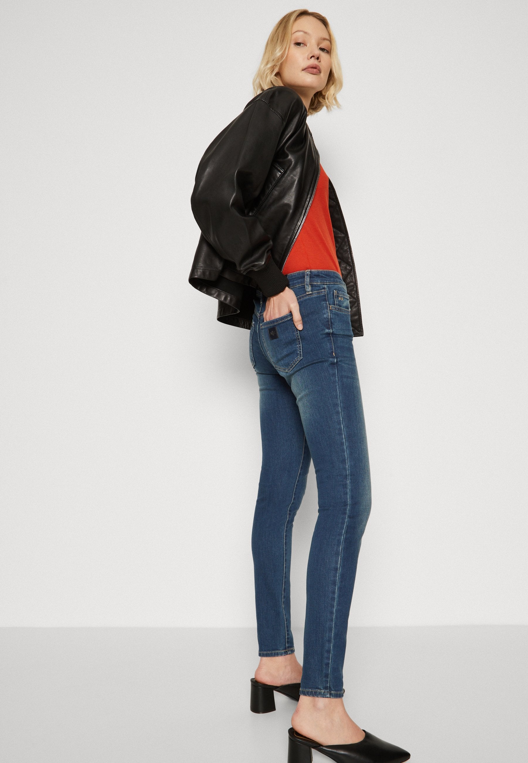 Armani Exchange Jeans Skinny Fit Media 5